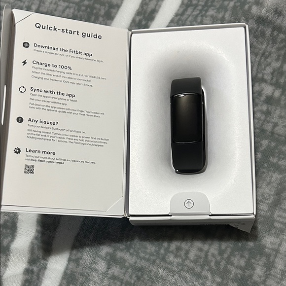 Fitbit Charge 6 with additional bands - Picture 3 of 12